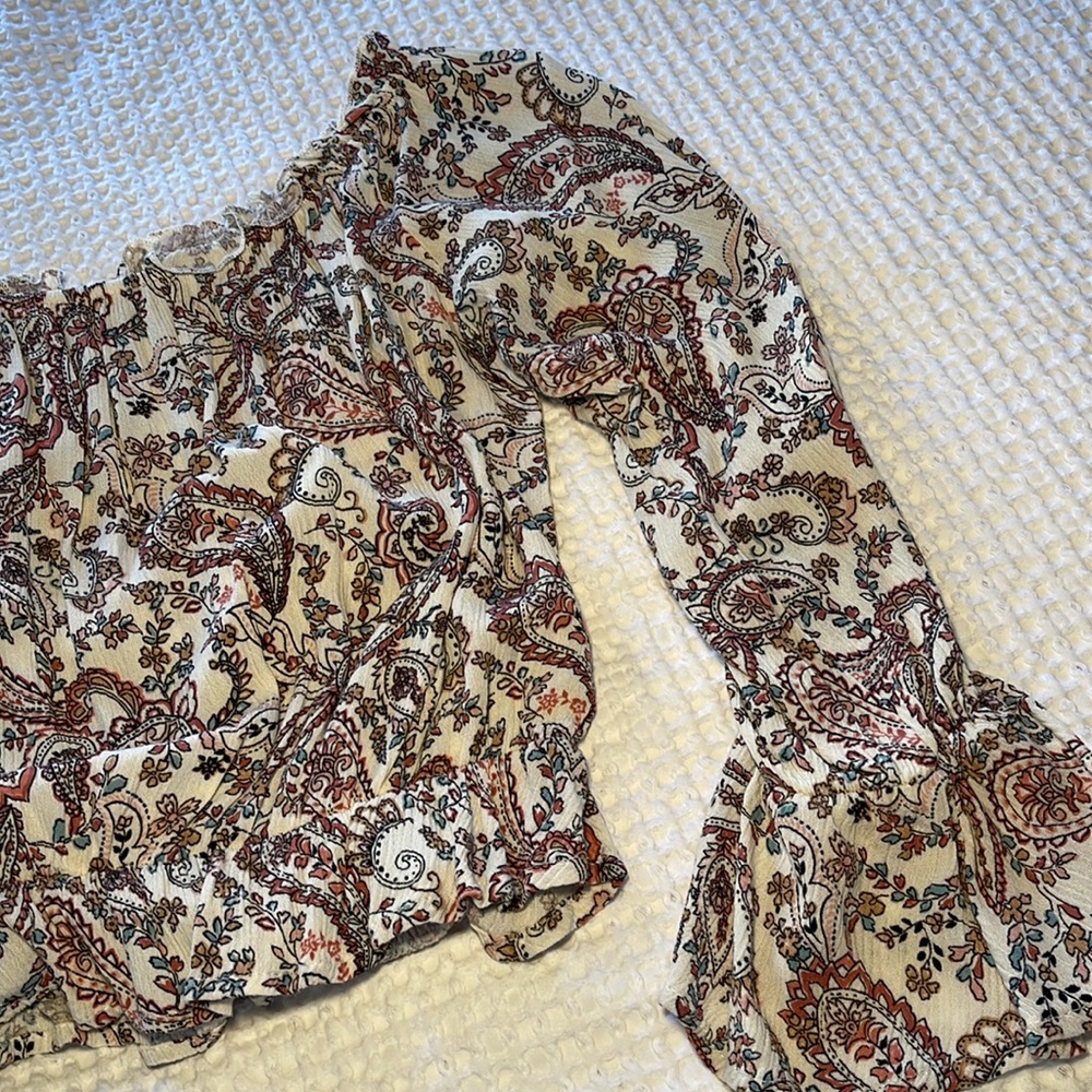Off Shoulder Long Sleeve Cropped Blouse - Picture 5 of 7